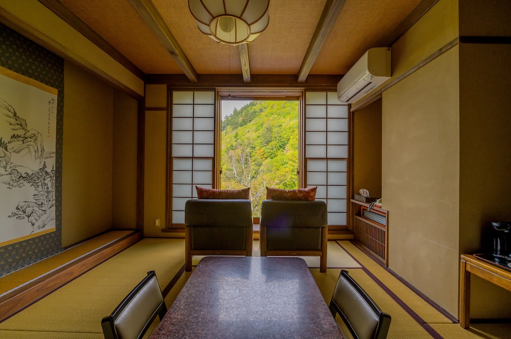 [和モダン風客室] 和室10畳 源泉かけ流し半露天風呂付き 禁煙 バルコニーからの眺望0 | 志賀高原 白い温泉 渓谷の湯