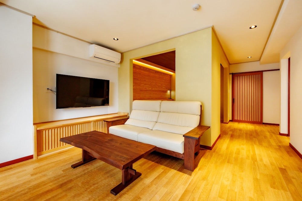 [白根の間/岩菅の間] 源泉かけ流し半露天風呂付き 禁煙 客室5 | 志賀高原 白い温泉 渓谷の湯