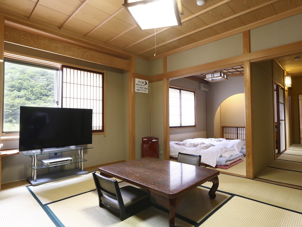 [面皮の間] 和室10畳+6畳 源泉かけ流し半露天風呂付き 禁煙 バルコニーからの眺望0 | 志賀高原 白い温泉 渓谷の湯