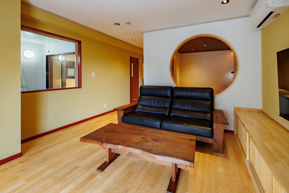 [白根の間/岩菅の間] 源泉かけ流し半露天風呂付き 禁煙 客室9 | 志賀高原 白い温泉 渓谷の湯