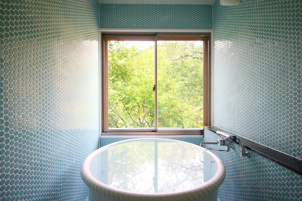 [山法師の間] 山荘風 源泉かけ流し半露天風呂付き 禁煙 バスルーム0 | 志賀高原 白い温泉 渓谷の湯