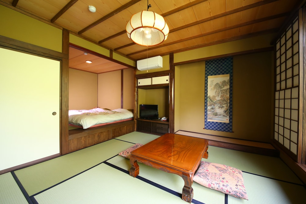 [川胡桃の間] 書院造12畳 源泉かけ流し半露天風呂付 禁煙 客室3 | 志賀高原 白い温泉 渓谷の湯