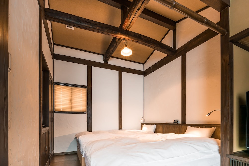 [山桜の間] 和モダン12畳 源泉かけ流し半露天風呂付き 禁煙 客室4 | 志賀高原 白い温泉 渓谷の湯