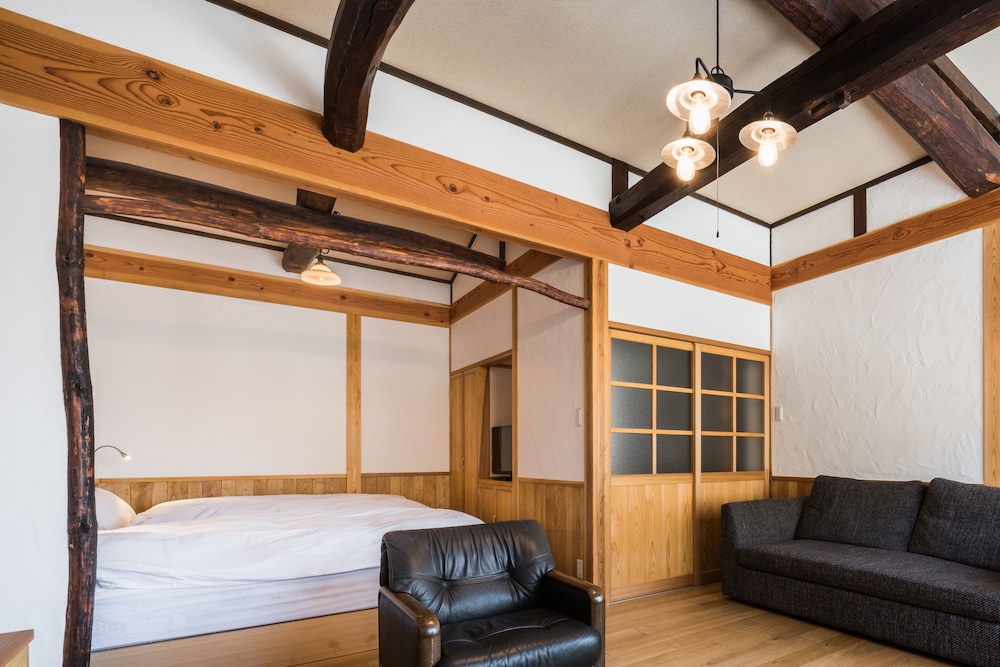 [山法師の間] 山荘風 源泉かけ流し半露天風呂付き 禁煙 客室3 | 志賀高原 白い温泉 渓谷の湯