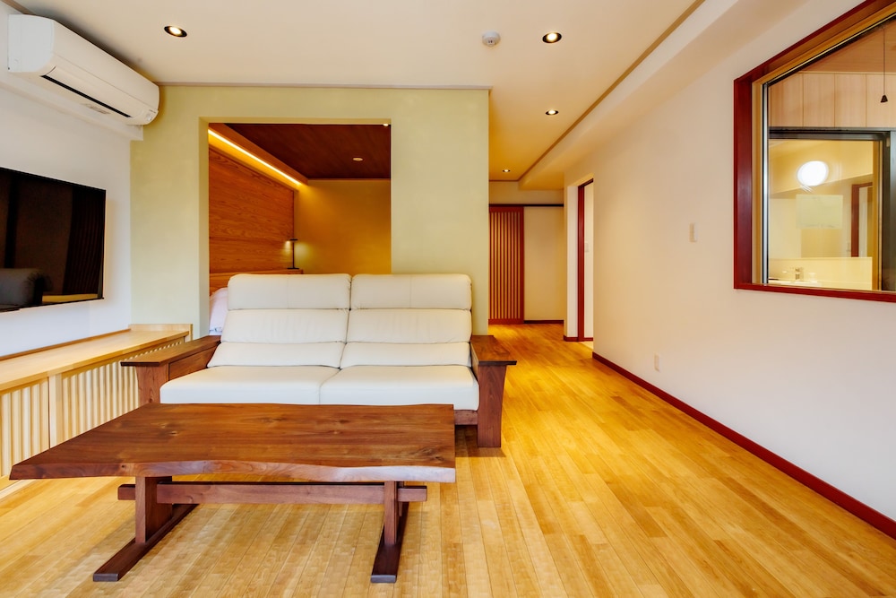 [白根の間/岩菅の間] 源泉かけ流し半露天風呂付き 禁煙 客室7 | 志賀高原 白い温泉 渓谷の湯