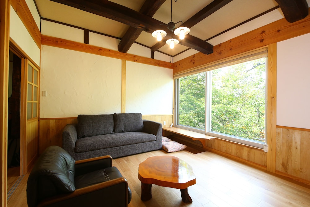 [山法師の間] 山荘風 源泉かけ流し半露天風呂付き 禁煙 バルコニーからの眺望0 | 志賀高原 白い温泉 渓谷の湯