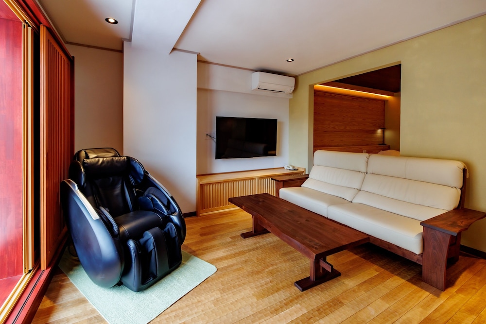 [白根の間/岩菅の間] 源泉かけ流し半露天風呂付き 禁煙 客室2 | 志賀高原 白い温泉 渓谷の湯