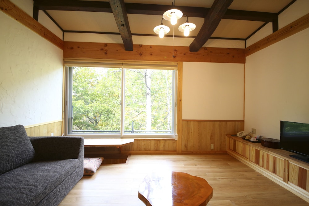 [山法師の間] 山荘風 源泉かけ流し半露天風呂付き 禁煙 客室2 | 志賀高原 白い温泉 渓谷の湯