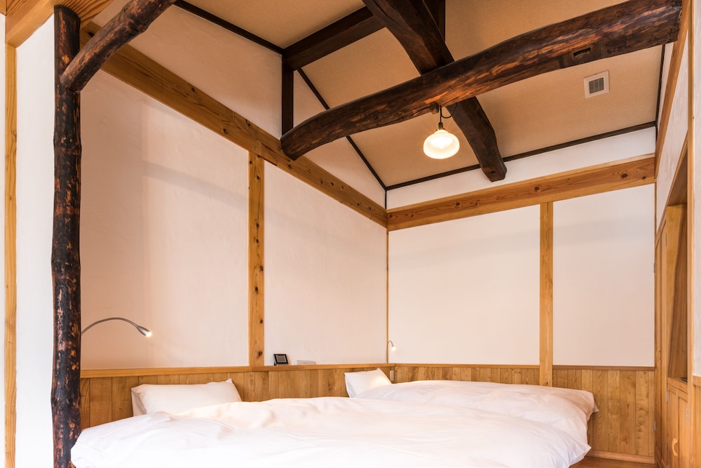 [山法師の間] 山荘風 源泉かけ流し半露天風呂付き 禁煙 客室5 | 志賀高原 白い温泉 渓谷の湯