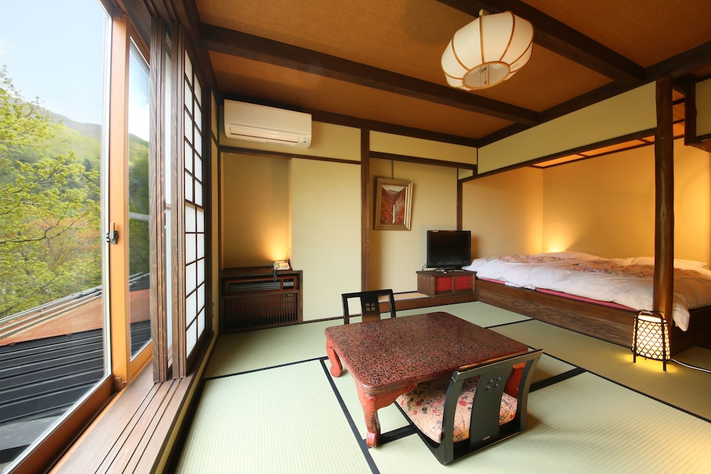 [和モダン風客室] 和室10畳 源泉かけ流し半露天風呂付き 禁煙 客室0 | 志賀高原 白い温泉 渓谷の湯