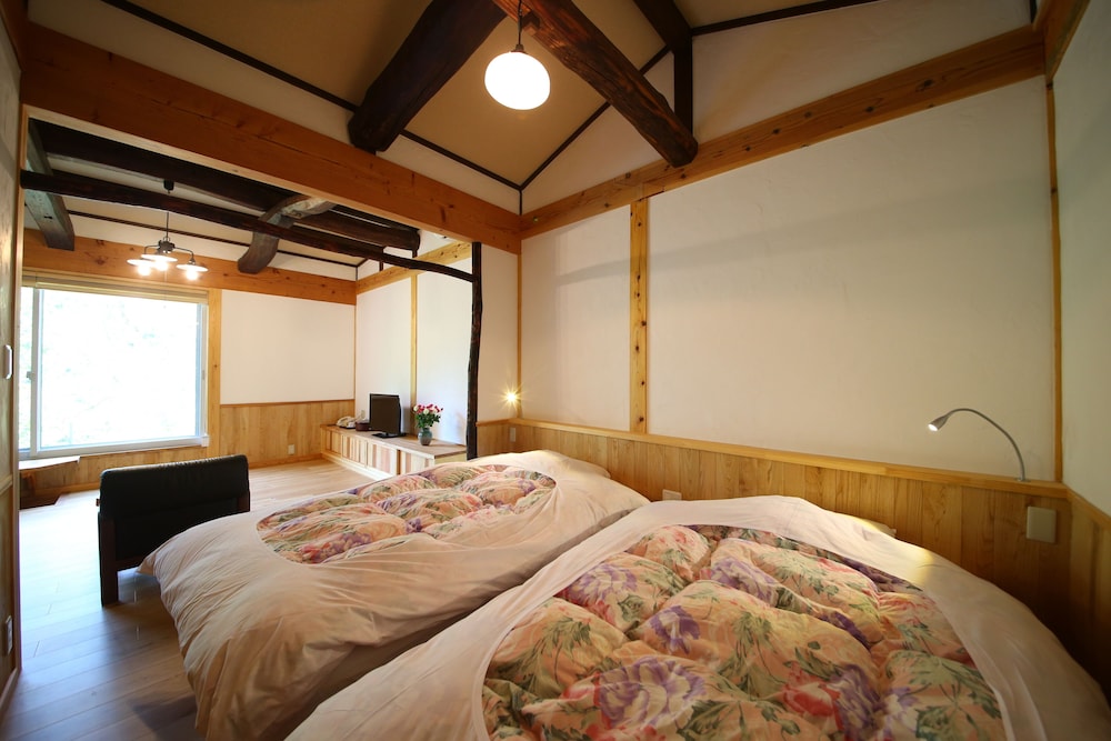 [山法師の間] 山荘風 源泉かけ流し半露天風呂付き 禁煙 客室1 | 志賀高原 白い温泉 渓谷の湯