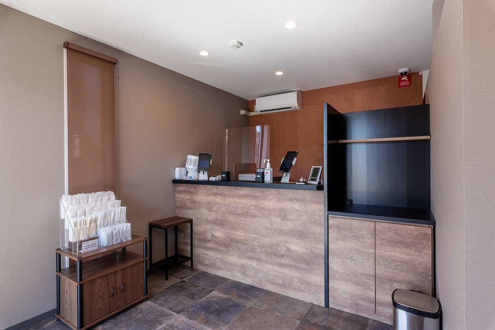 フロント1 | HOTEL R9 The Yard 湖南 フロント1 | HOTEL R9 The Yard 湖南