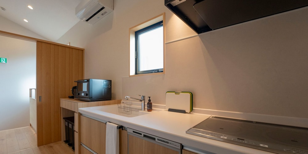 [105] 2クイーンサイズベッド + 和室/ サウナ付 (6名定員) 専用キッチン0 | Rakuten STAY 出雲