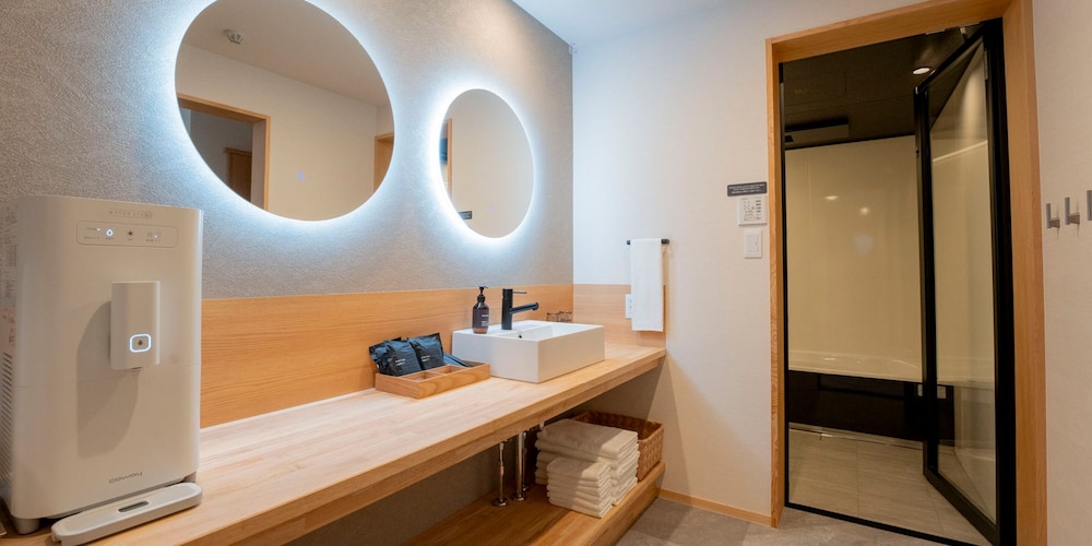 [105] 2クイーンサイズベッド + 和室/ サウナ付 (6名定員) 客室4 | Rakuten STAY 出雲