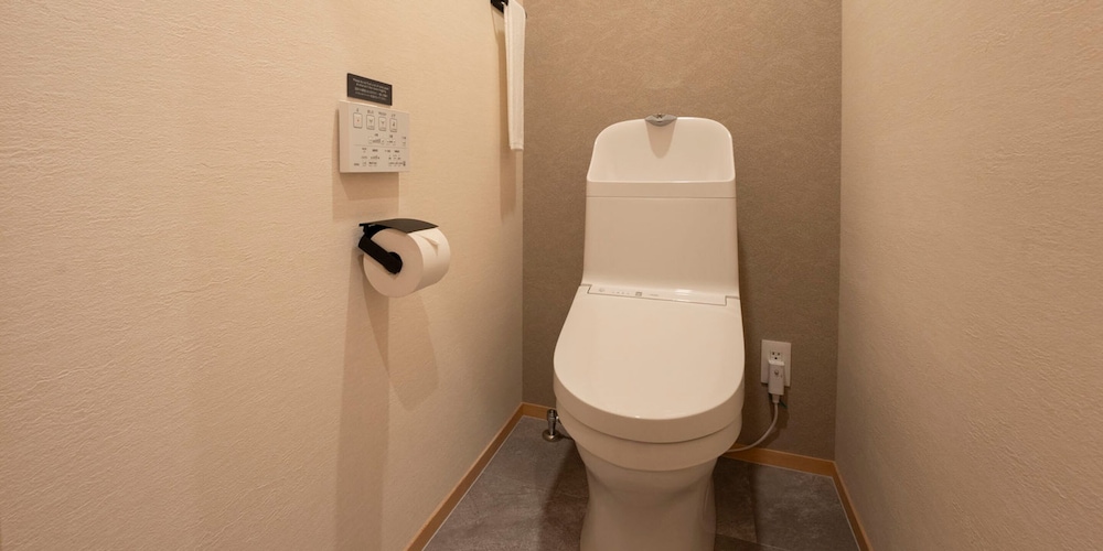 [105] 2クイーンサイズベッド + 和室/ サウナ付 (6名定員) 客室2 | Rakuten STAY 出雲