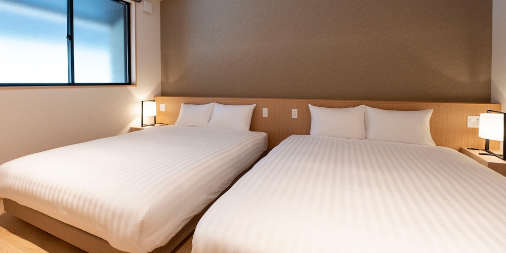 [105] 2クイーンサイズベッド + 和室/ サウナ付 (6名定員) 客室0 | Rakuten STAY 出雲