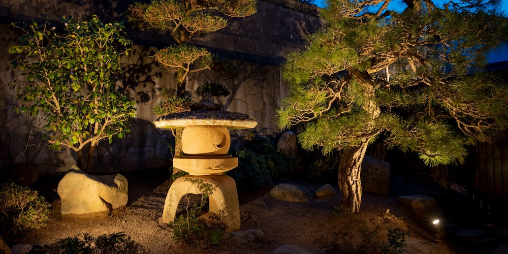 [104] 2クイーンサイズベッド+ 和室/ サウナ付 (6名定員) コートヤード ビュー2 | Rakuten STAY 出雲