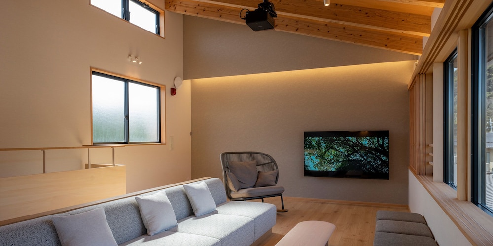 [101] 離れ トリプル+和室/サウナ付 (5名定員) リビング エリア6 | Rakuten STAY 出雲