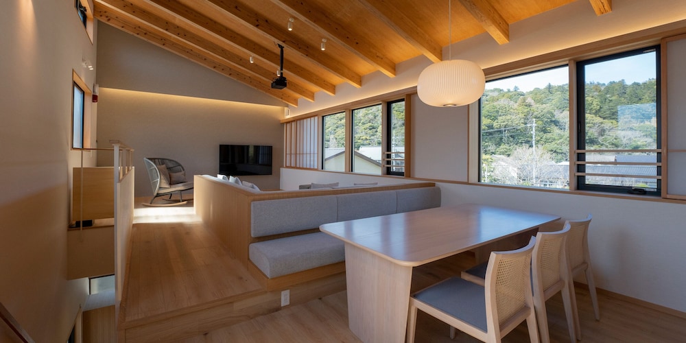 [101] 離れ トリプル+和室/サウナ付 (5名定員) リビング エリア4 | Rakuten STAY 出雲