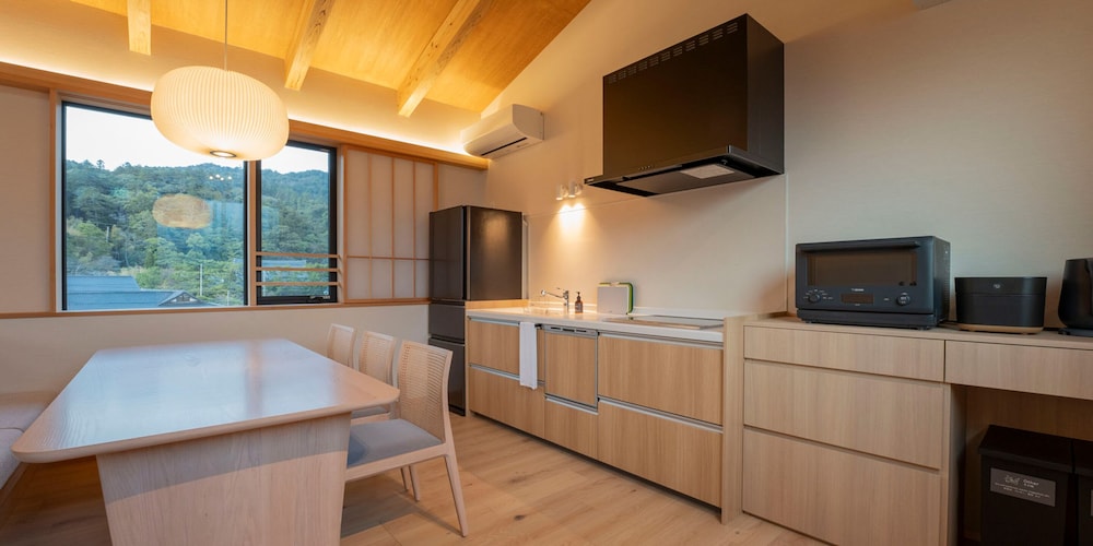 [101] 離れ トリプル+和室/サウナ付 (5名定員) 専用キッチン0 | Rakuten STAY 出雲