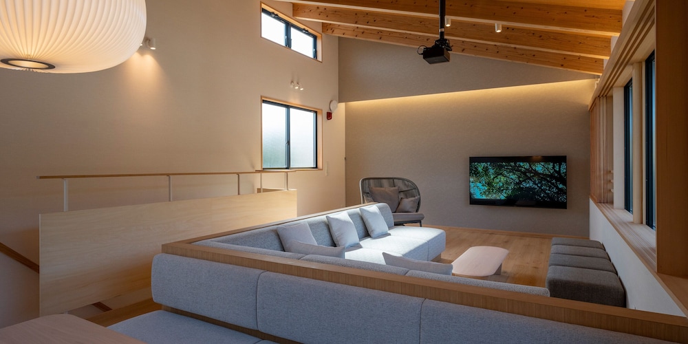 [101] 離れ トリプル+和室/サウナ付 (5名定員) リビング エリア5 | Rakuten STAY 出雲