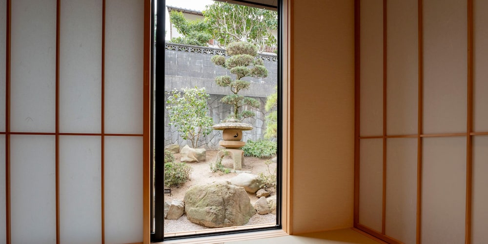 [104] 2クイーンサイズベッド+ 和室/ サウナ付 (6名定員) コートヤード ビュー3 | Rakuten STAY 出雲