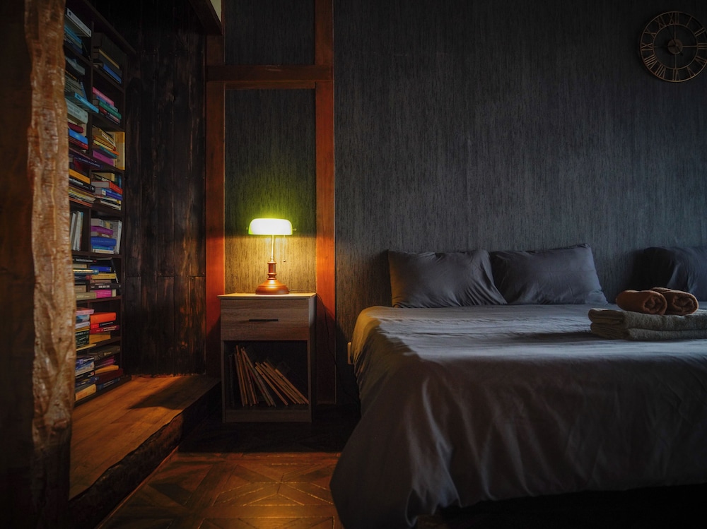 デザイン 4 人部屋（ペット可） | Wanderlust Inn