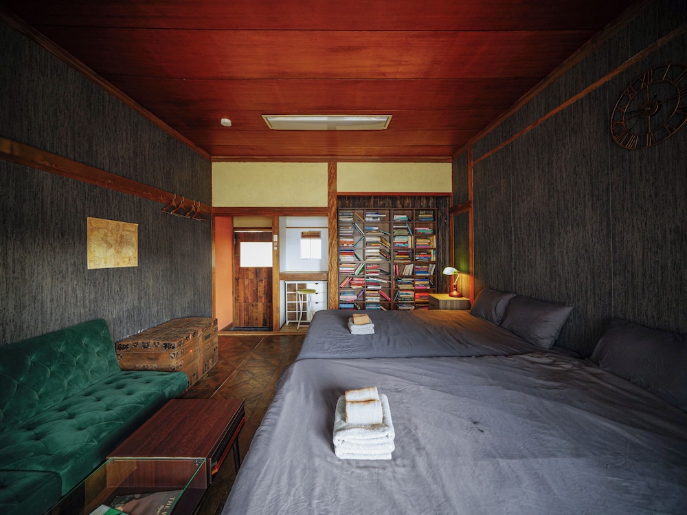 デザイン 4 人部屋（ペット可） 客室16 | Wanderlust Inn