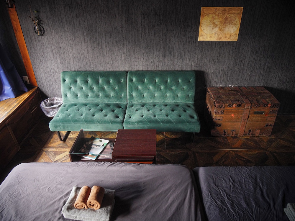 デザイン 4 人部屋（ペット可） 客室13 | Wanderlust Inn