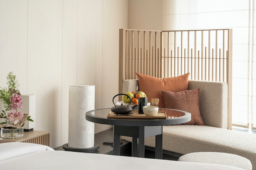 デラックス ルーム キングベッド 1 台 客室の設備とサービス0 | フォーシーズンズホテル大阪