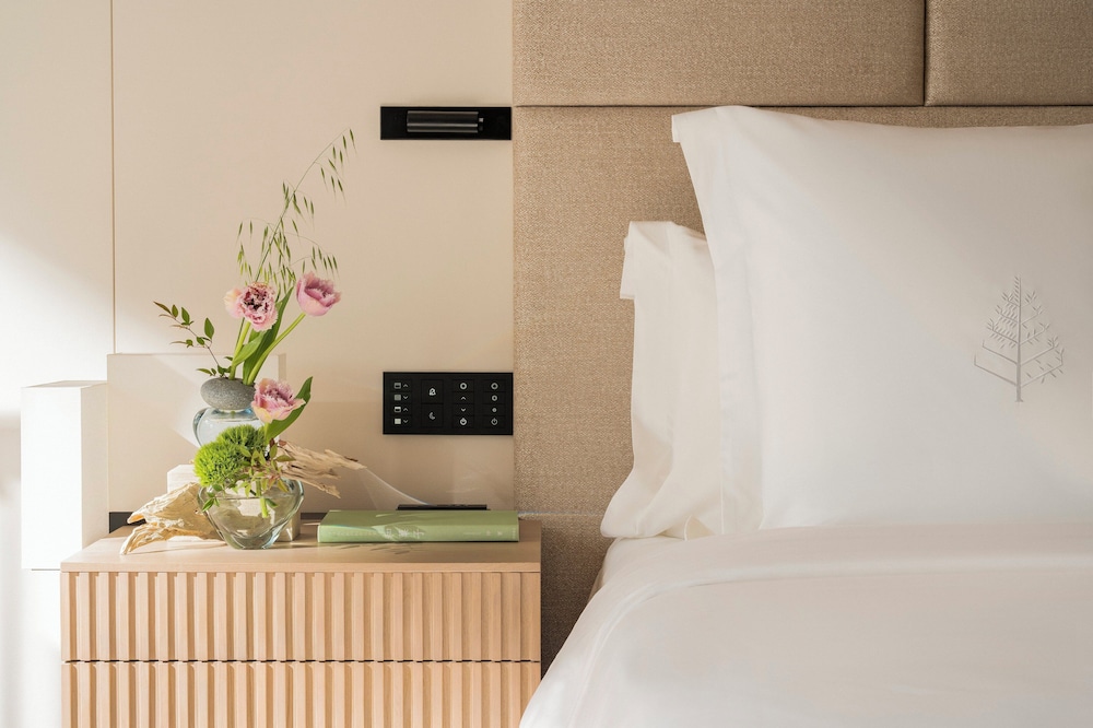 プレミア ルーム キングベッド 1 台 客室1 | フォーシーズンズホテル大阪