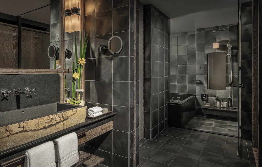 プレミア ルーム ダブルベッド 2 台 (Tatami) バスルーム0 | フォーシーズンズホテル大阪