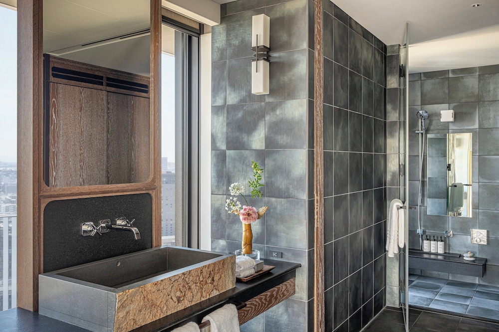 スイート キングベッド 1 台 コーナー (Tatami) バスルーム0 | フォーシーズンズホテル大阪