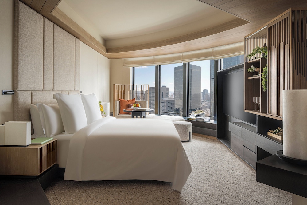 プレミア ルーム キングベッド 1 台 コーナー 客室1 | フォーシーズンズホテル大阪