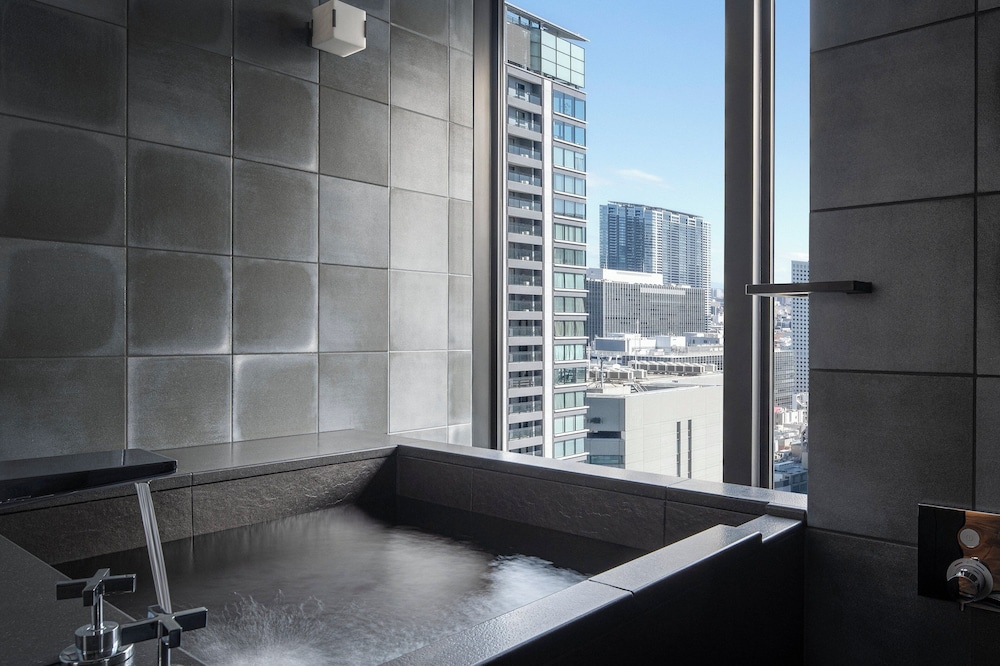 プレミア スイート キングベッド 1 台 コーナー (Tatami) 客室0 | フォーシーズンズホテル大阪