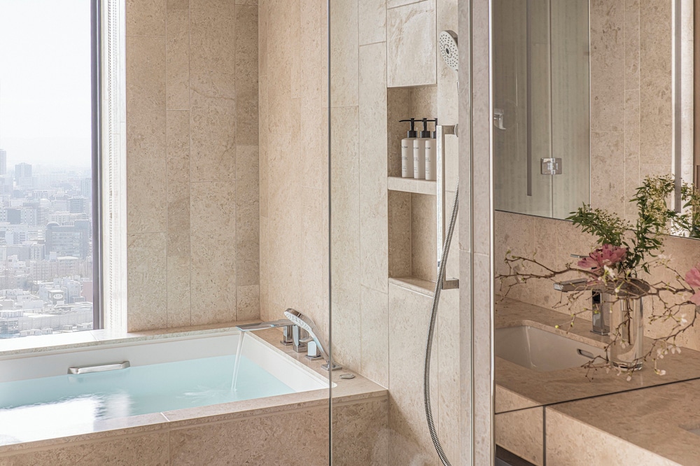 プレミア ルーム キングベッド 1 台 コーナー バスルーム0 | フォーシーズンズホテル大阪