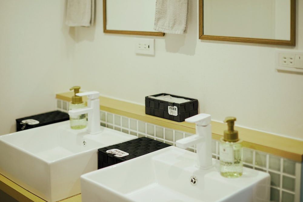 男女共用ドミトリー2名 共用バスルーム1 | Akasaka Guesthouse HIVE