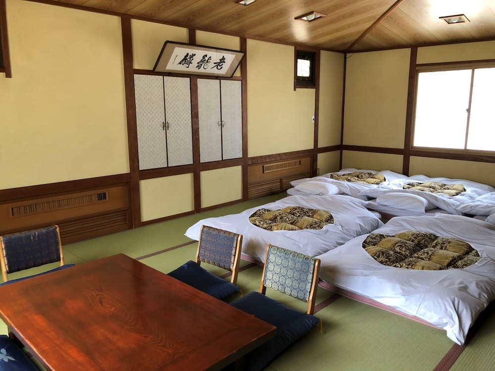 スタンダード 6人部屋 禁煙 | 岩村山荘