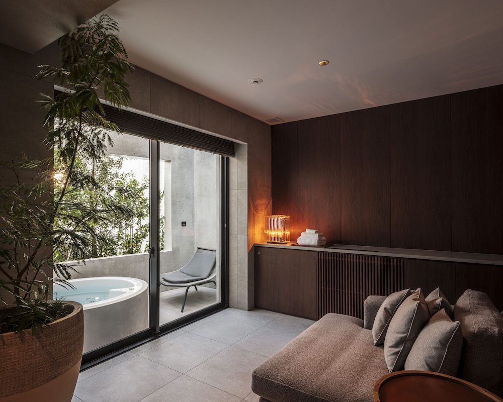 エクスクルーシブルーム +RETREAT 客室1 | NOT A HOTEL FUKUOKA