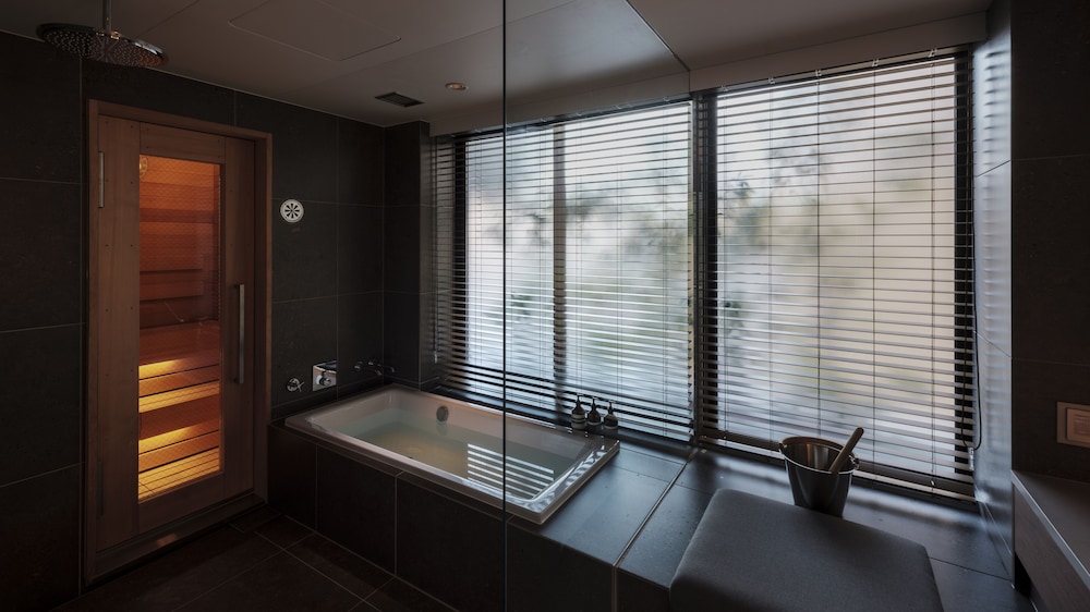 エクスクルーシブルーム +BAR バスルーム0 | NOT A HOTEL FUKUOKA