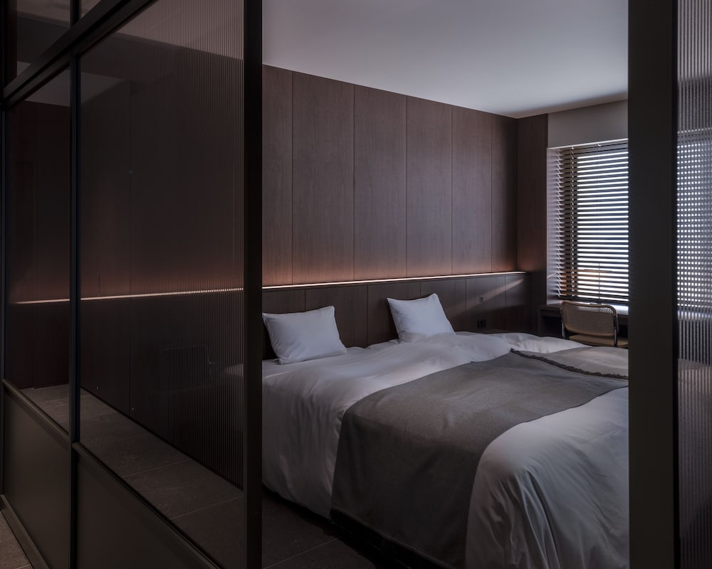 エクスクルーシブルーム +DESK 客室2 | NOT A HOTEL FUKUOKA