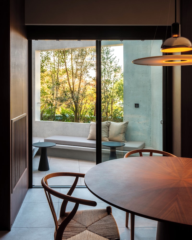 エクスクルーシブルーム +RETREAT 客室2 | NOT A HOTEL FUKUOKA