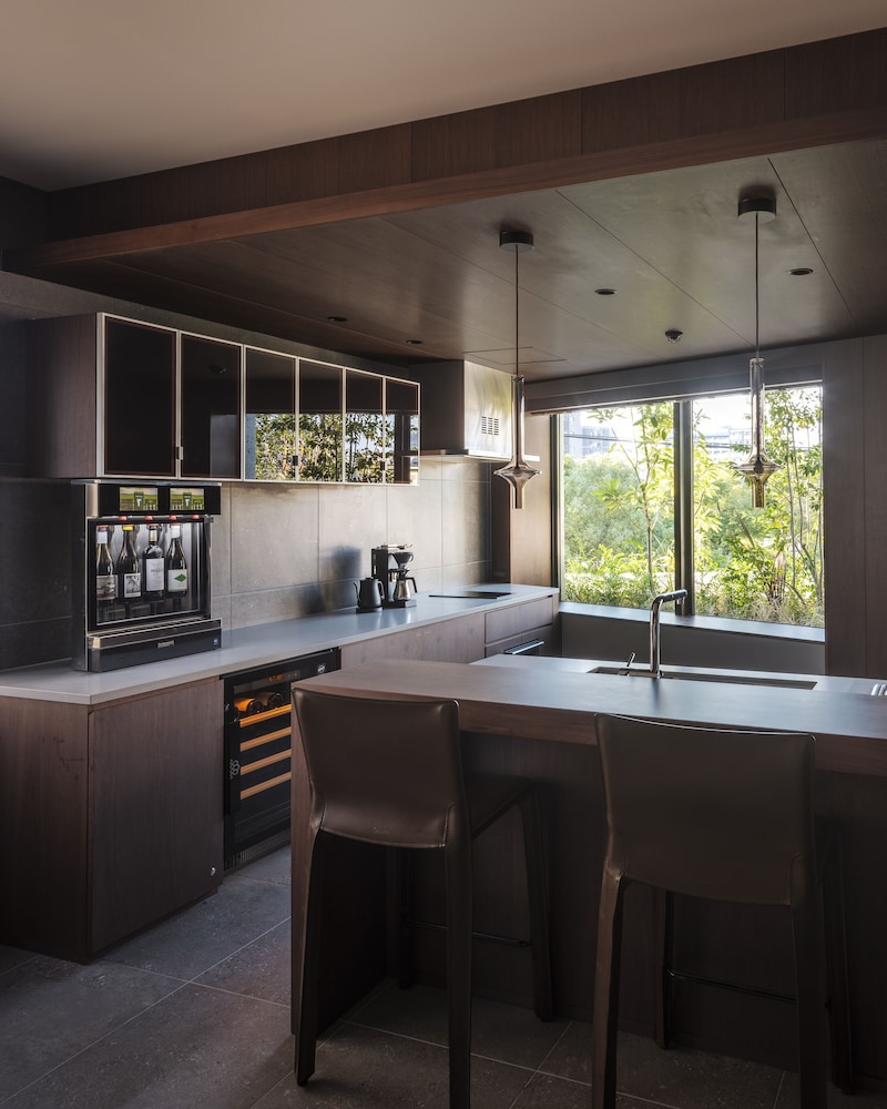 エクスクルーシブルーム +BAR 専用キッチン0 | NOT A HOTEL FUKUOKA