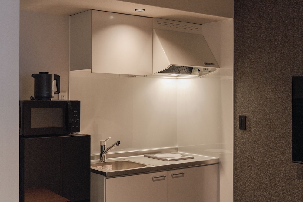ベーシック トリプルルーム 専用キッチン1 | HOTEL SHUTEC