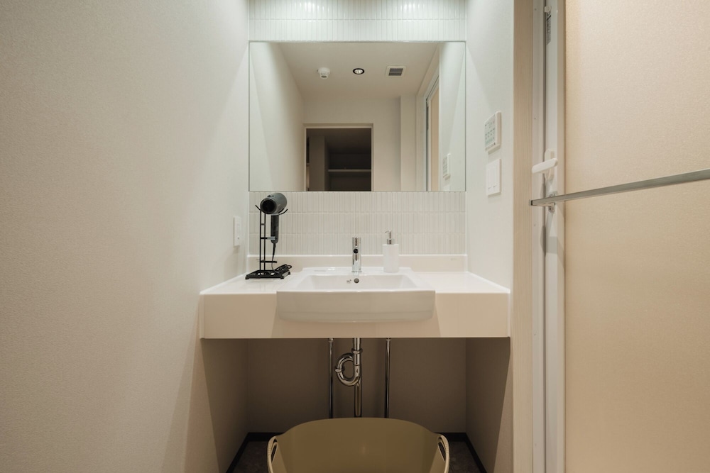 ベーシック トリプルルーム バスルーム0 | HOTEL SHUTEC