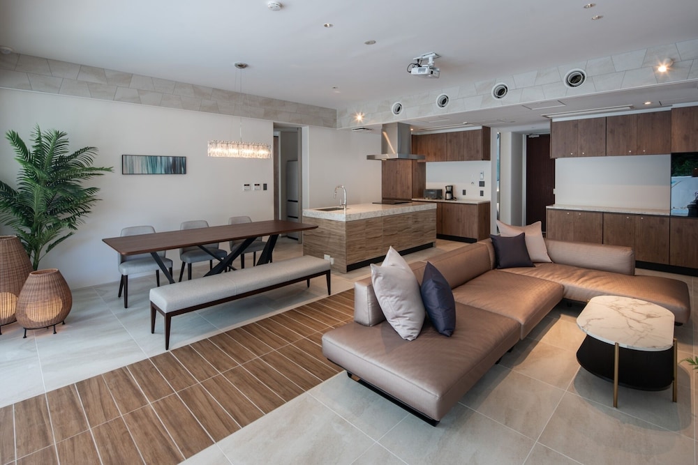 スーペリア ヴィラ バルコニー プールビュー リビングルーム1 | pool villa Sanrriott Okinawa Motobu