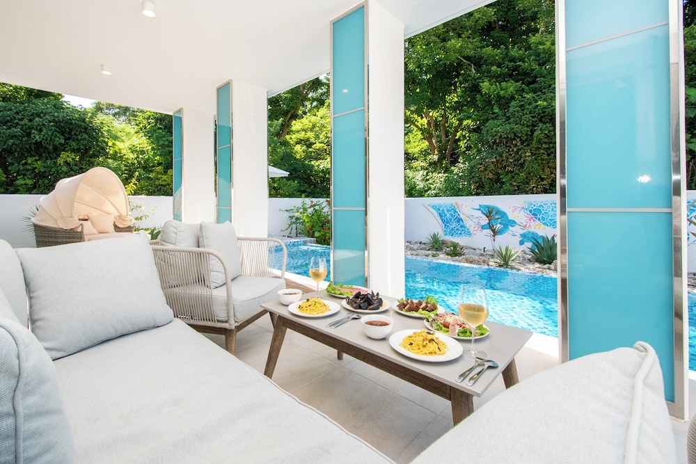 スーペリア ヴィラ バルコニー プールビュー テラス / パティオ0 | pool villa Sanrriott Okinawa Motobu