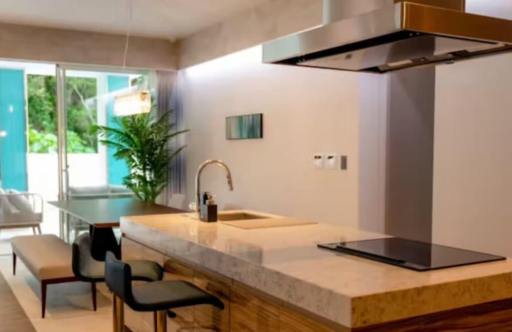 スーペリア ヴィラ バルコニー プールビュー 専用キッチン0 | pool villa Sanrriott Okinawa Motobu