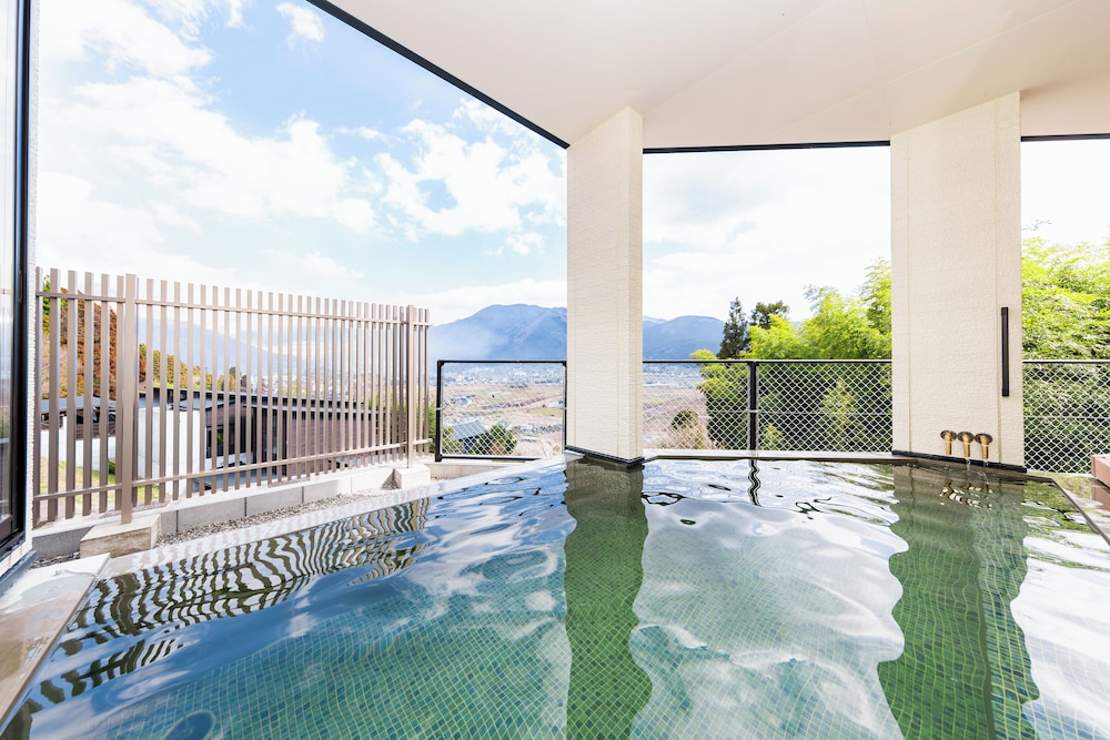 ラグジュアリー ヴィラ 3 ベッドルーム プライベートプール ヒルビュー バルコニーからの眺望0 | TERRA湯布院