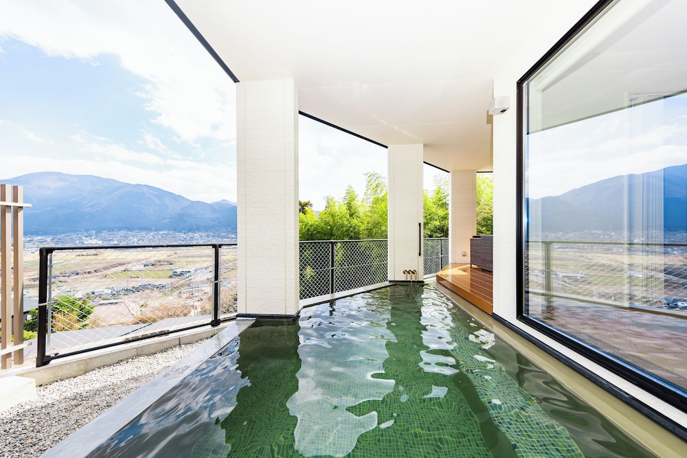 ラグジュアリー ヴィラ 3 ベッドルーム プライベートプール ヒルビュー テラス / パティオ0 | TERRA湯布院